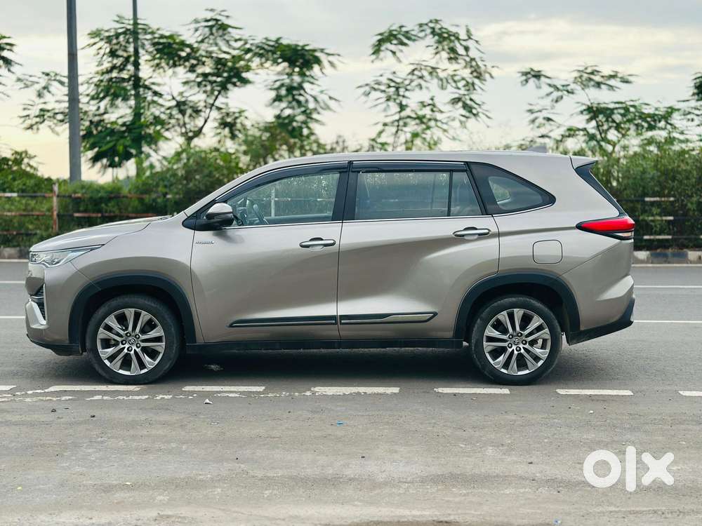 Toyota Innova Hycross, 2023, Petrol