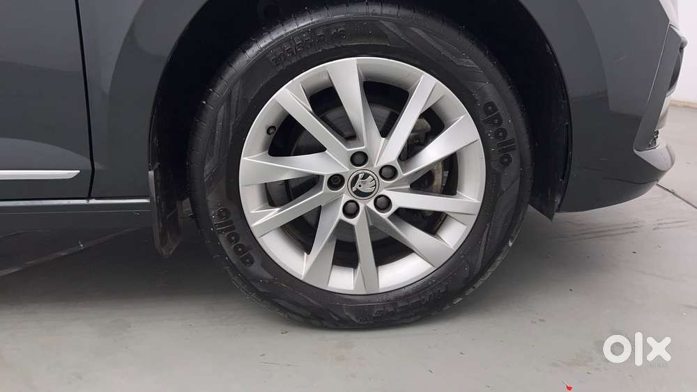 Skoda Slavia Ambition 1.0l Tsi At, 2023, Petrol