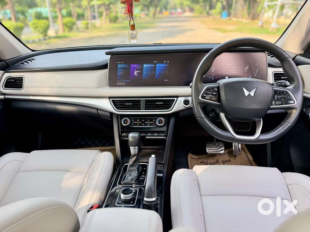 Mahindra Xuv700 2.0 Ax 7 Petrol At Str, 2023, Petrol