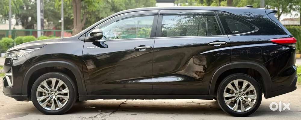 Toyota Innova Hycross 2.0 Zx (o) Hybrid 7 Str, 2025, Petrol