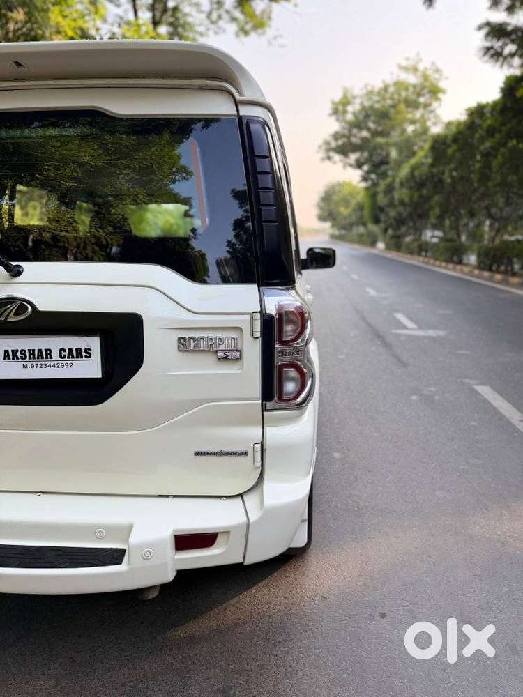 Mahindra Scorpio S10, 2017