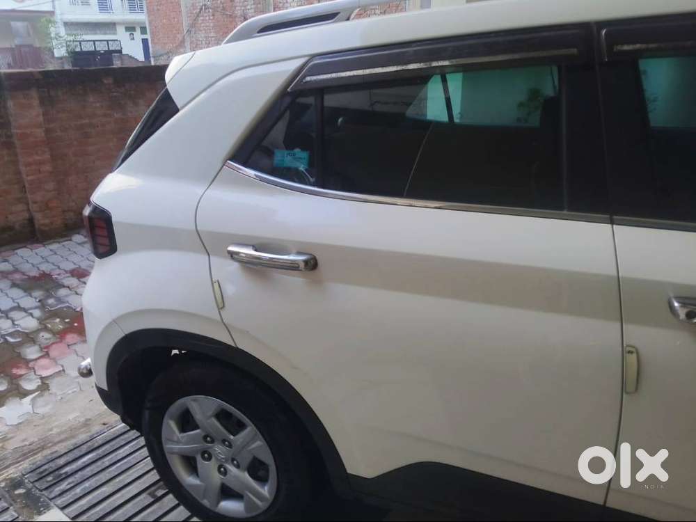 Hyundai Venue 2022 Petrol 35771 Km Driven