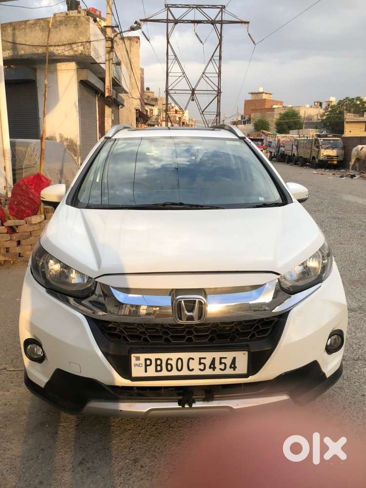 8 Inch Touch Screen , Working Sunroof ,cruise Control , Touch Ac Panel