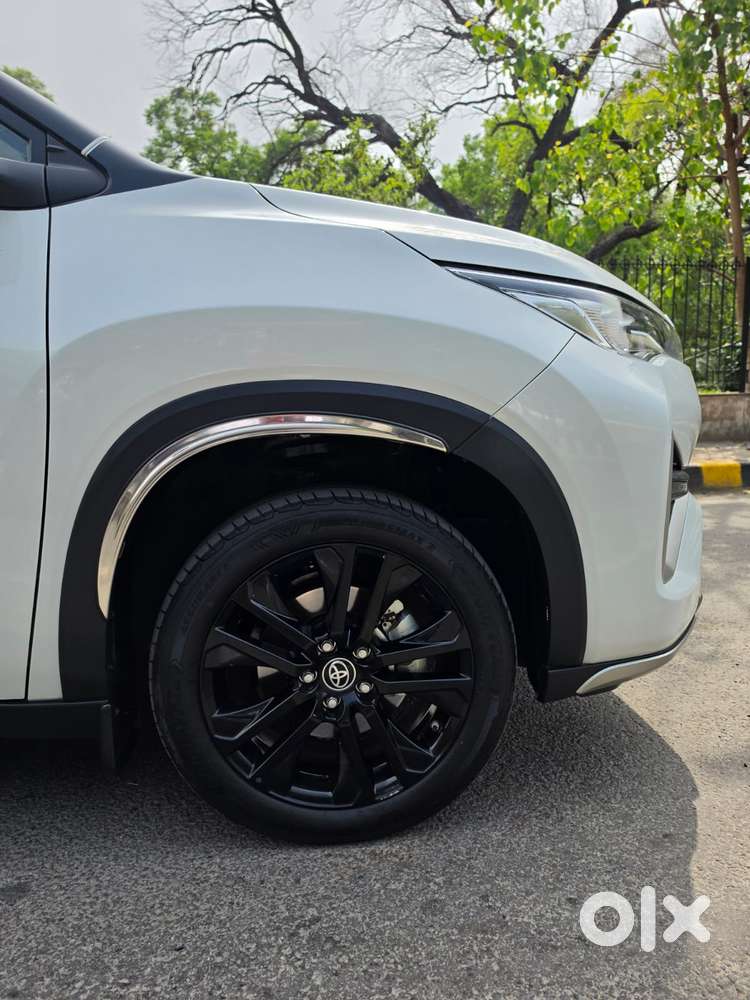 Toyota Innova Hycross 2.0 Zx (o) Hybrid 7 Str, 2025, Petrol