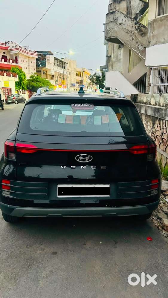 Hyundai Venue Petrol Manual 2025 Km Driven 8676
