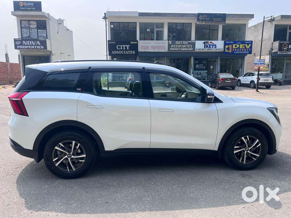 Mahindra Xuv700 2.2 Ax 5 Diesel At Str, 2022, Diesel