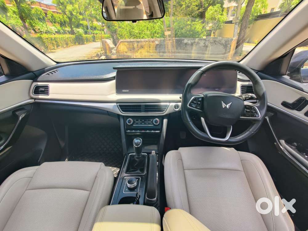 Mahindra Xuv700 2.0 Ax 7 Petrol Mt Str, 2021, Petrol