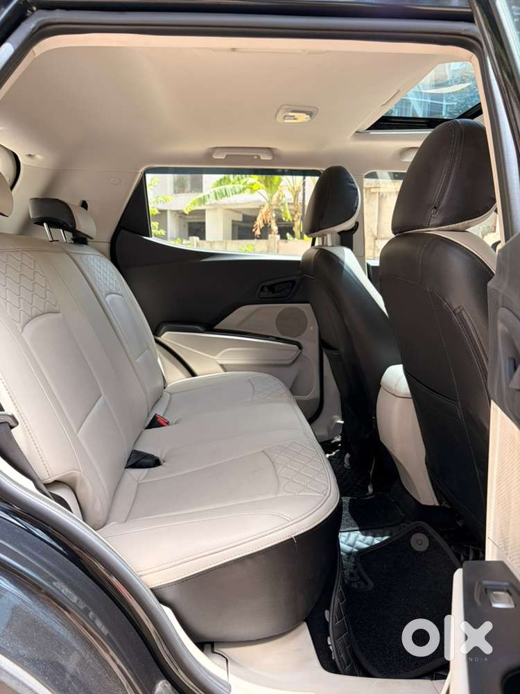 Mahindra Xuv300 2023 Petrol 12000 Km Driven