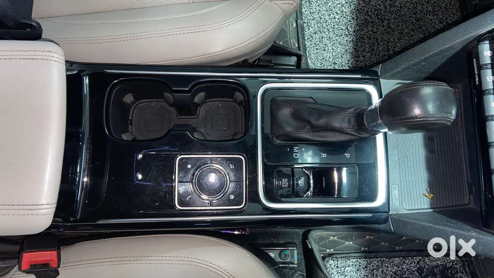 Mahindra Xuv700 2.0 Ax 7 Petrol Mt Str, 2021, Petrol