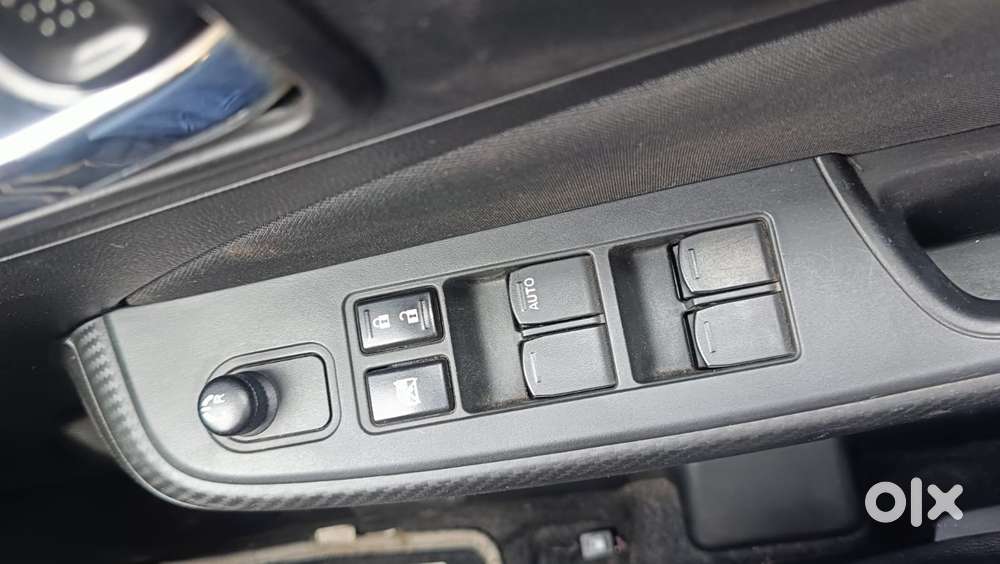 Maruti Suzuki Swift Vxi + Manual, 2023, Petrol