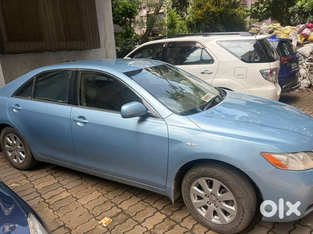 Toyota Camry 2010-cng & Petrol 74000 Km Driven