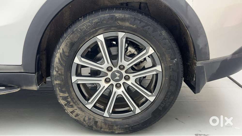 Mahindra Xuv700 2.0 Ax 7 Petrol At Luxury Pack Str, 2023, Petrol