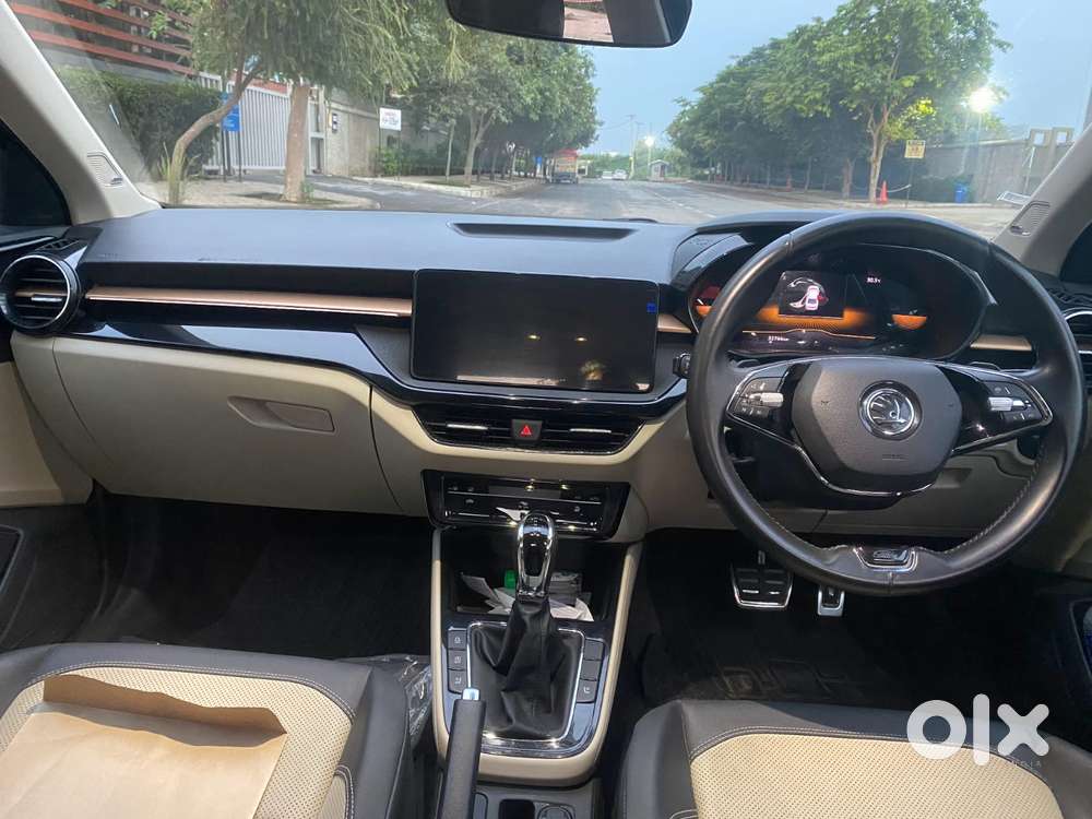 Skoda Slavia Style 1.0l Tsi At, 2023, Petrol