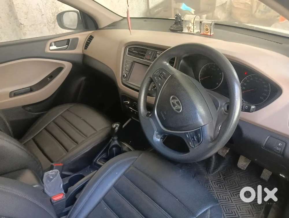 कार बेचना है