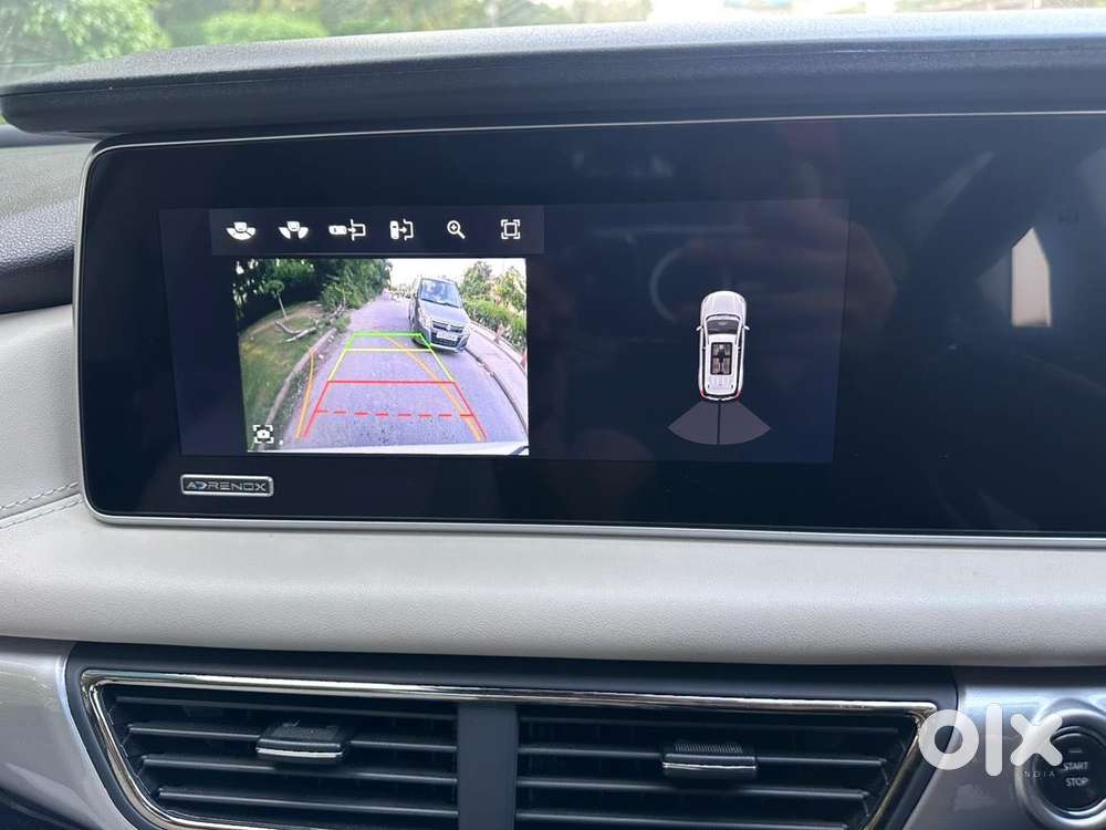 Mahindra Xuv700 2.0 Ax 7 Petrol At Str, 2025, Petrol