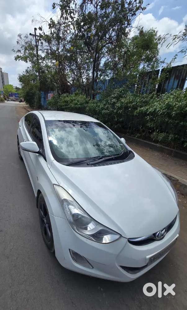 Hyundai New Elantra 2012 Diesel 97000 Km Driven