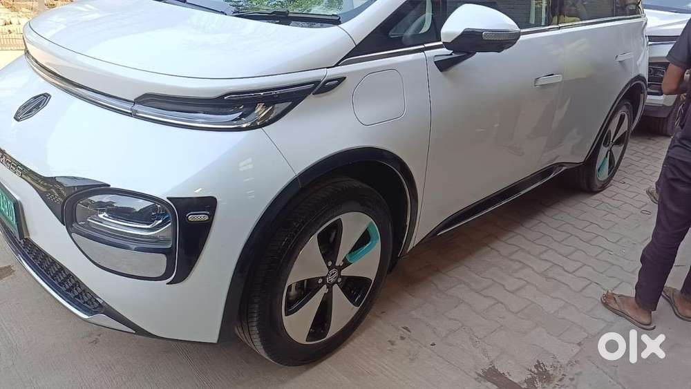 Top Model White Colour In Mint Condition For Immediate Sell 14 Lac