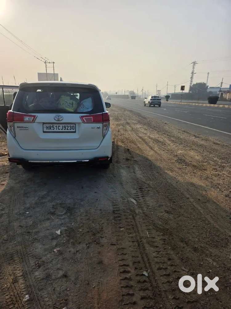 Toyota Innova Crysta Petrol Manual 2023 Variant