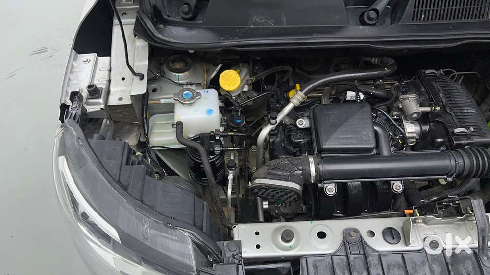 Renault Triber Rxe, 2023, Petrol