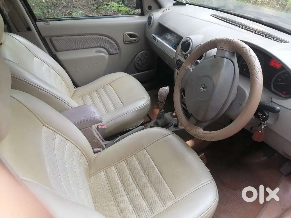 Accident: No
Condition: Good Condition 
Colour: Red
Bluetooth:yes