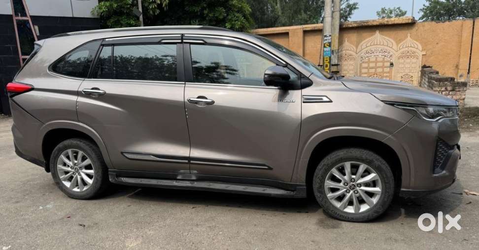 Toyota Innova Hycross 2.0 Vx Hybrid 7 Str, 2024, Petrol