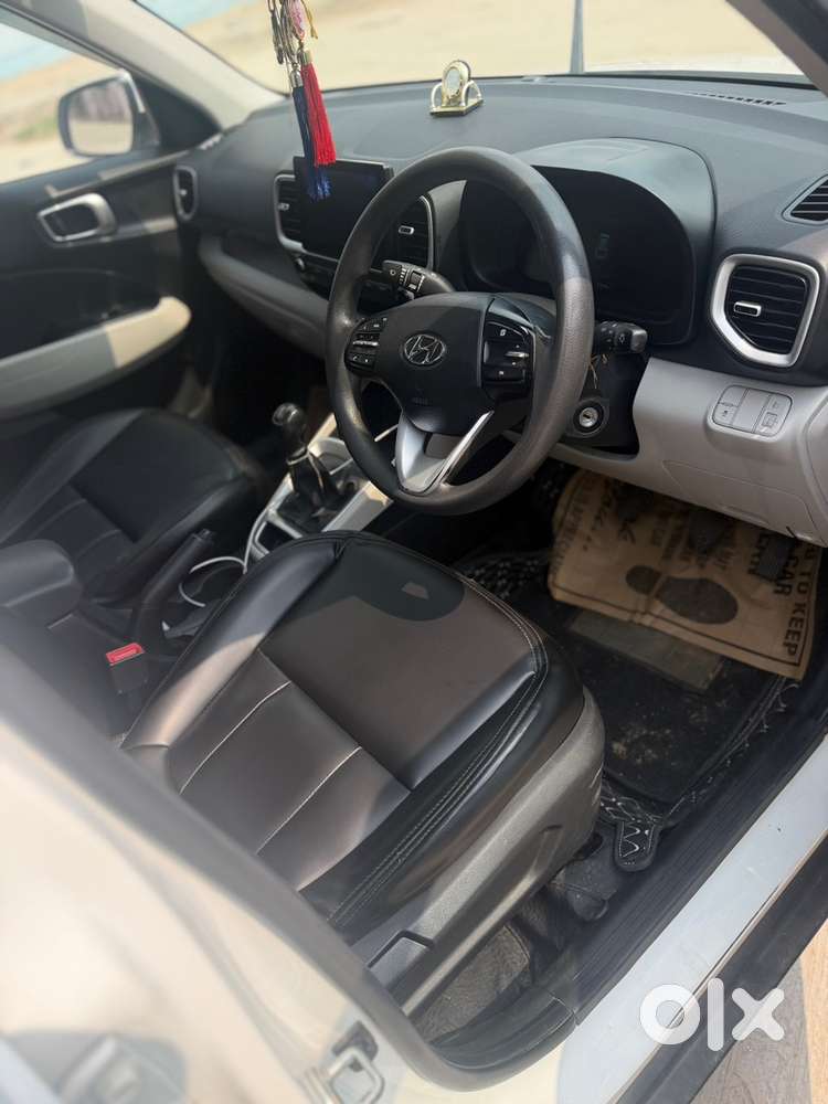 Hyundai Venue Petrol 2023