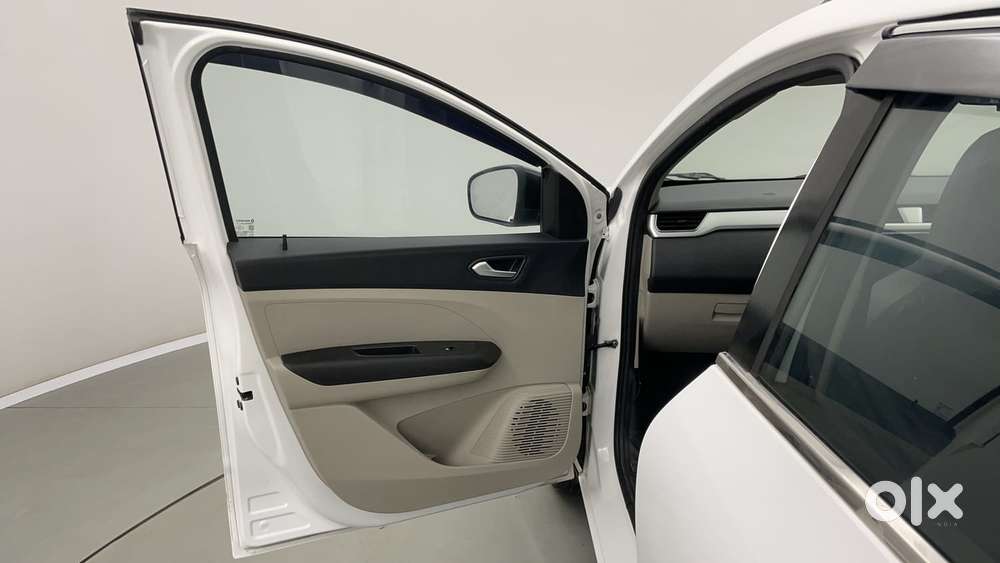 Renault Triber Rxz, 2022, Petrol