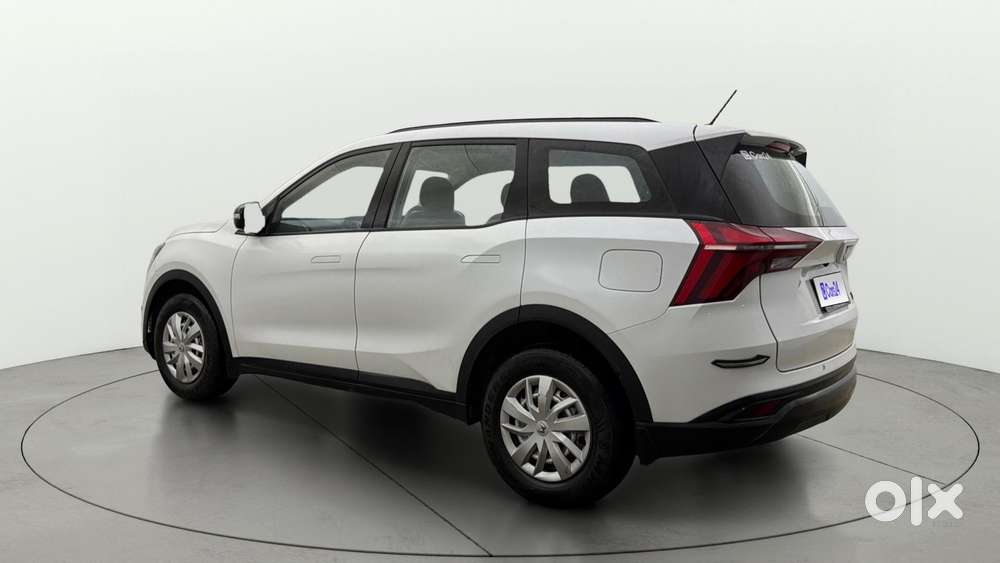 Mahindra Xuv700 2.0 Mx Petrol Mt 5 Str, 2023, Petrol