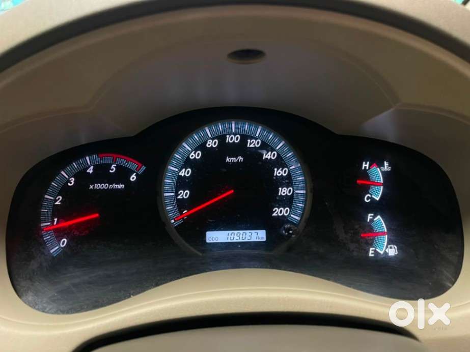 Toyota Innova 2.5 Zx Diesel 7 Seater Bsiii, 2014, Diesel
