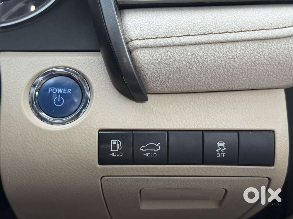 Toyota Camry Hybrid, 2021, Petrol