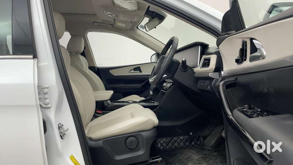 Mahindra Xuv700 2.0 Ax 7 Petrol At Luxury Pack Str, 2022, Petrol