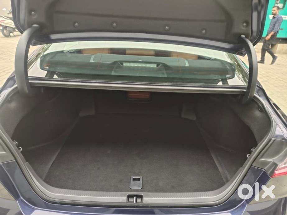 Toyota Camry Hybrid, 2025, Petrol