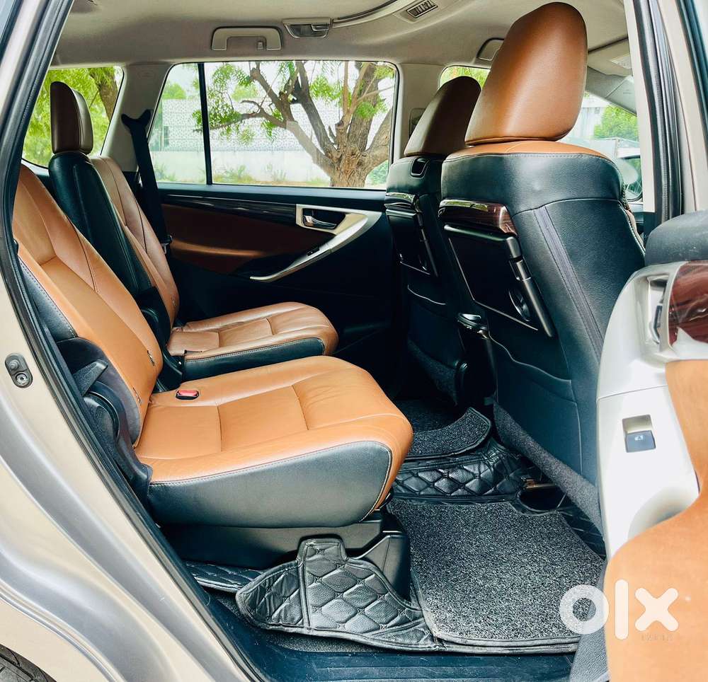Toyota Innova Crysta 2.8 Zx At 7 Seater, 2016, Diesel