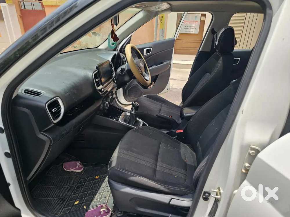 Hyundai Venue 1.0 Turbo Petrol Well Maintained With Sunroof, New Tyres