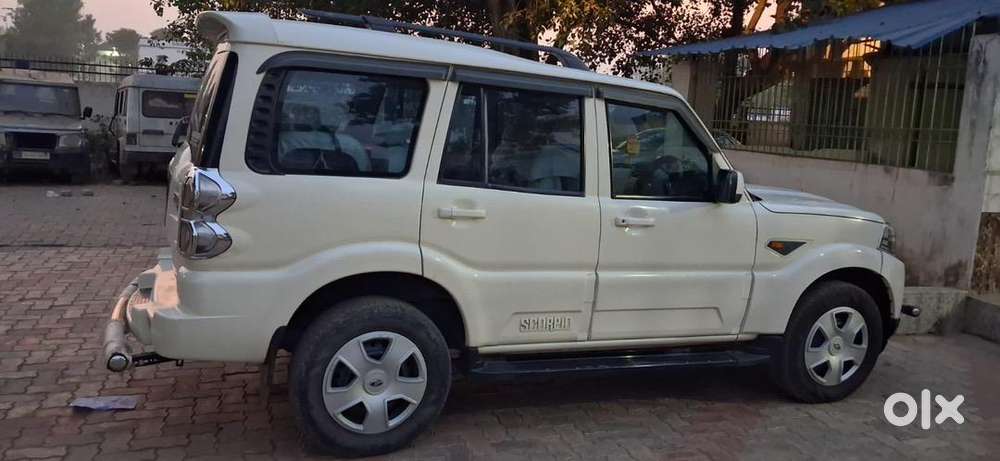 Mahindra Scorpio S6 2017 Diesel Well Maintained