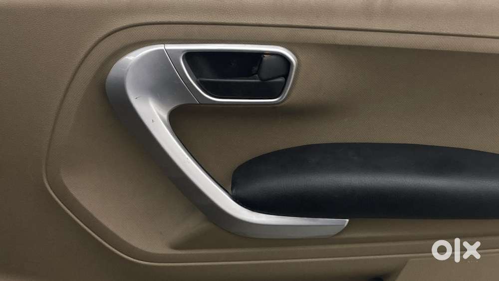 Mahindra Tuv 300 Mhawk100 T8, 2017, Diesel