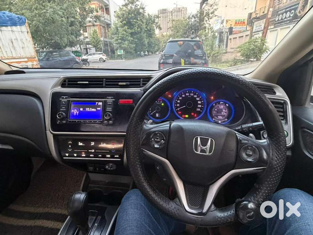 Honda City Push Button Automatic Sunroof 2017 Petrol Well Maintained