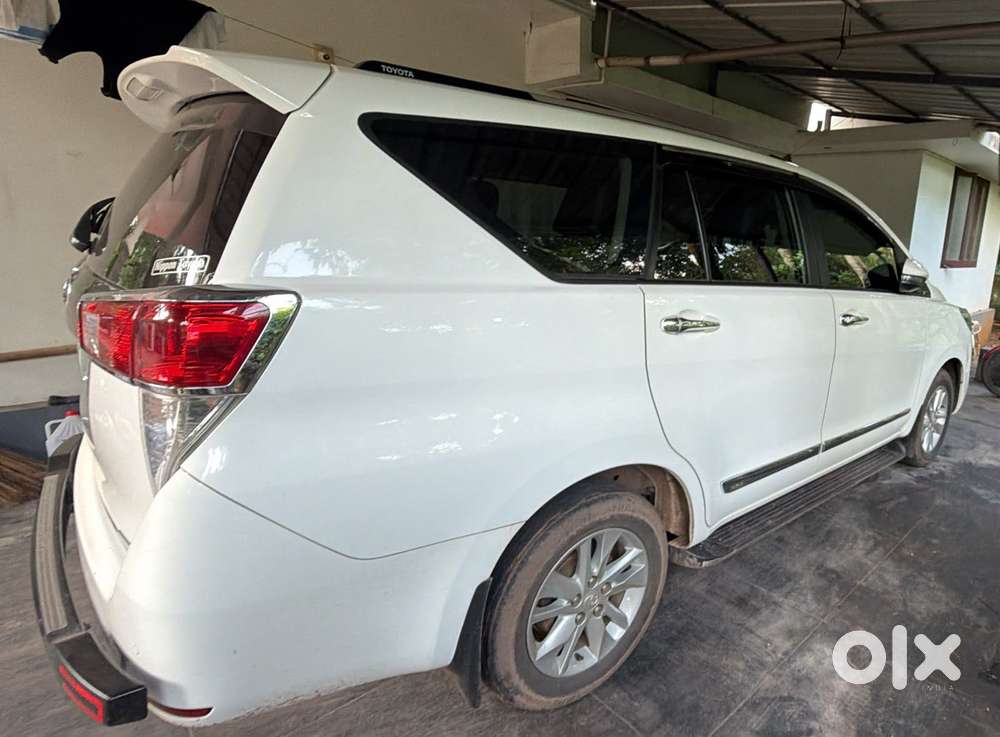 Toyota Innova Crysta 2.4 G Mt, 2023, Diesel