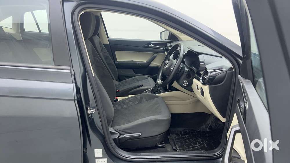 Skoda Slavia Ambition 1.0l Tsi At, 2023, Petrol