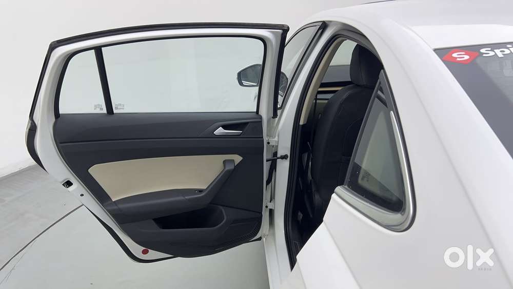 Skoda Slavia Style 1.0l Tsi Mt, 2022, Petrol