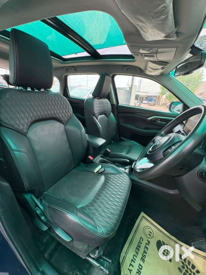 Maruti Suzuki Grand Vitara 1.5 Alpha Plus Intelligent Hybrid Ecvt, 2..