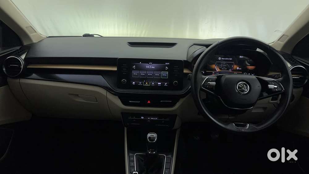 Skoda Slavia Style 1.0l Tsi Mt, 2023, Petrol
