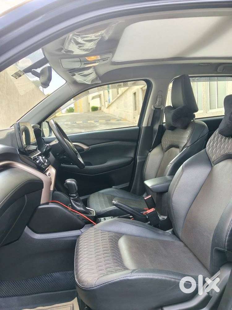 Maruti Suzuki Grand Vitara 1.5 Alpha Plus Intelligent Hybrid Ecvt, 2..