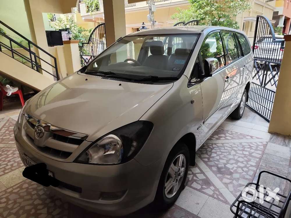 Toyota Innova V Version, Petrol,