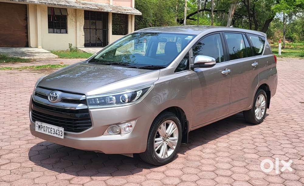 Toyota Innova Crysta 2.8 Zx At 7 Seater, 2016, Diesel