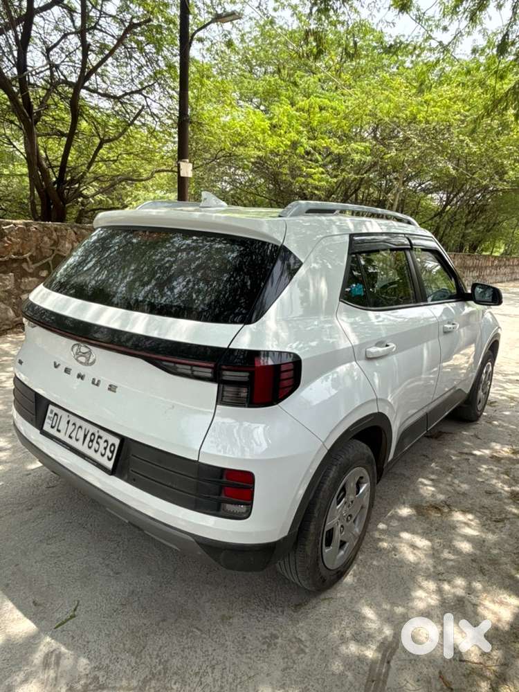 Hyundai Venue Petrol Manual 2023