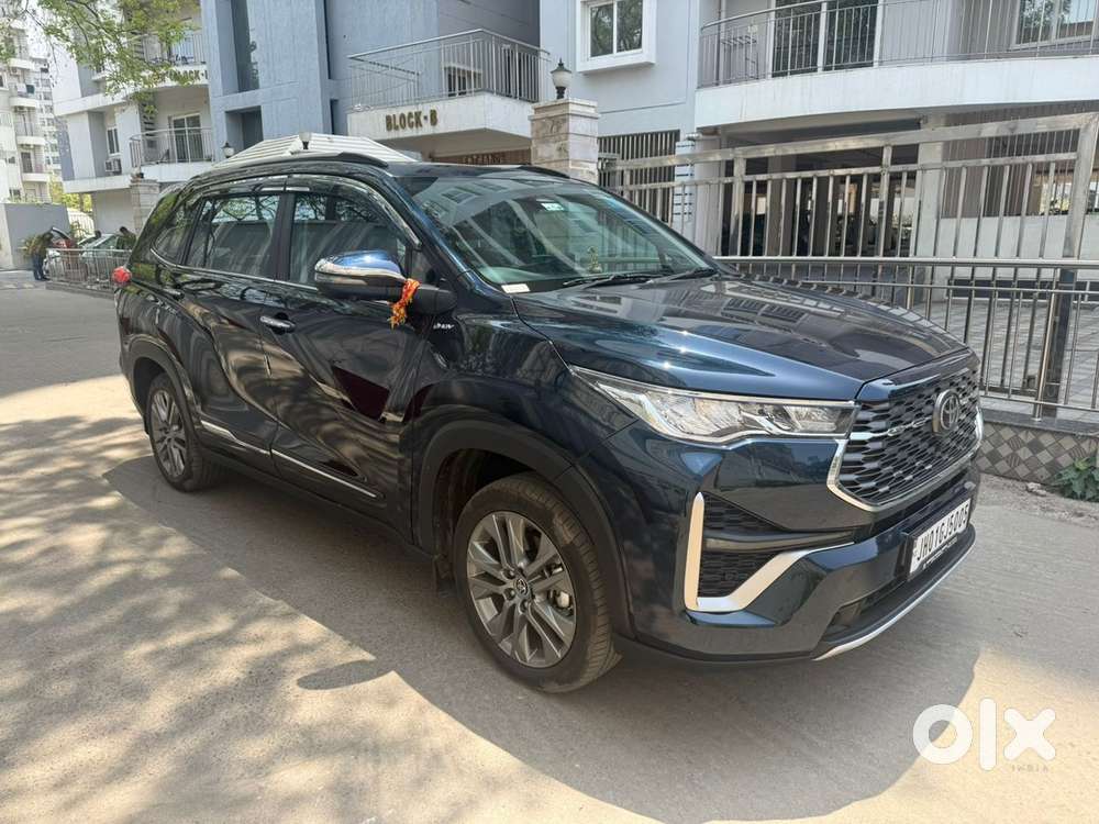 Toyota Innova Hycross 2025 Petrol Automatic
