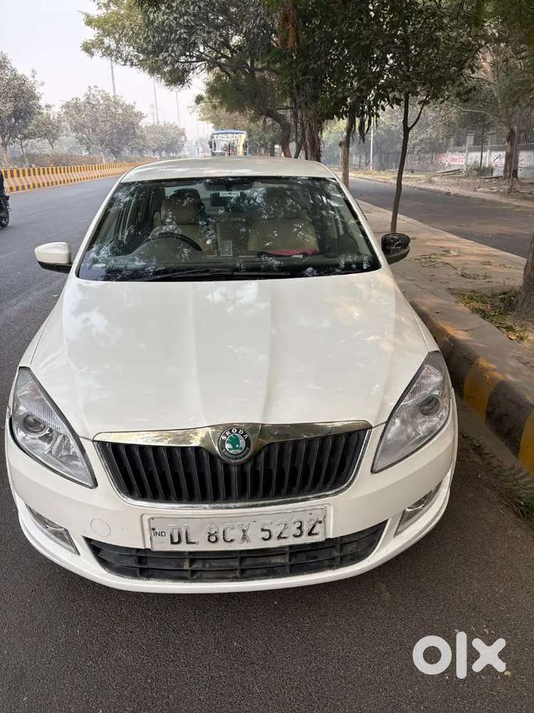 Skoda Rapid Ambition 2012 Petrol