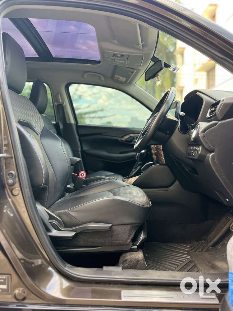 Maruti Suzuki Grand Vitara 1.5 Alpha Plus Intelligent Hybrid Ecvt, 2..