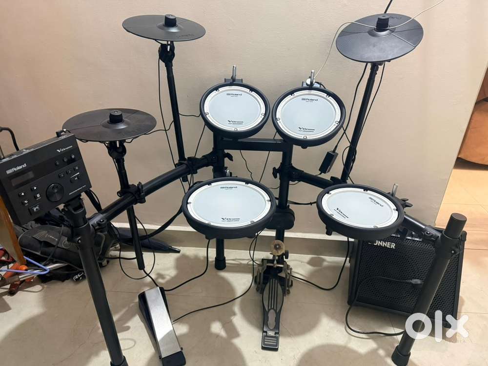Roland electronic drum kit with amplifiers